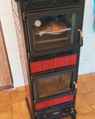 Stufa a legna WEKOS con forno verticale da 9 kW