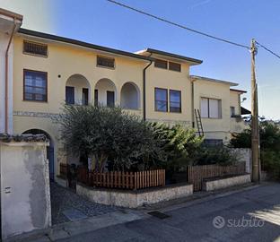Immobile in asta di 451 m² con più di 5 locali a M