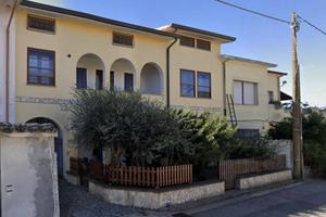 Immobile in asta di 451 m² con più di 5 locali a M