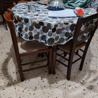 tavoli con sedie 