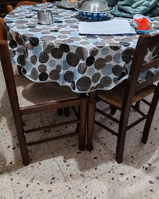 tavoli con sedie 