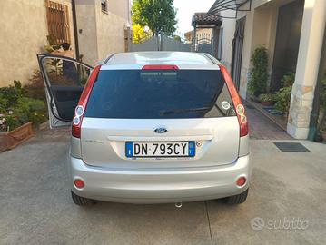 FORD FIESTA 1.2 BENZINA USATA "VISTA E PIACIUTA"