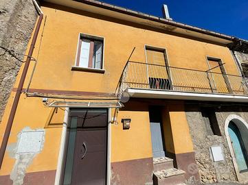 CASA SEMINDIPENDENTE A CHIUSANO DI SAN DOMENICO