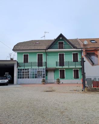 Casa di ampio spazio,curata,buona posizione, e