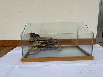 Acquario per tartarughe con lampada riscaldante