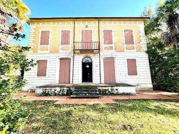 Villa di 525 m² con più di 5 locali e box auto dop