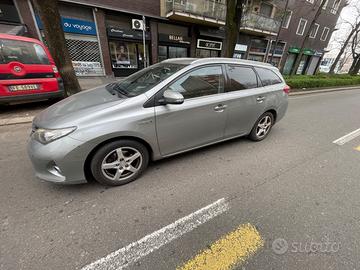 Comoda Ibrida 1.8 che entra gratis in area C