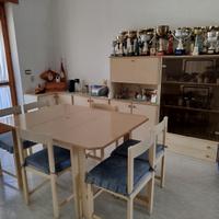 Soggiorno con tavolo e 6 sedie