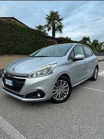 PEUGEOT  208