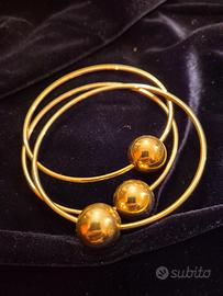 Tris di bracciali dorati con sfera