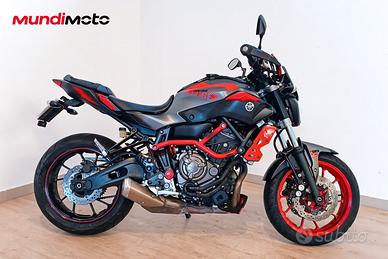 YAMAHA MT 07 - 2015