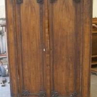 Vecchio armadio stipo in noce