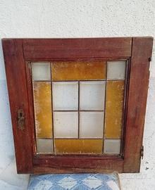 antica finestra in vetro
