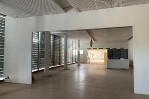 NEGOZIO A DUE CARRARE