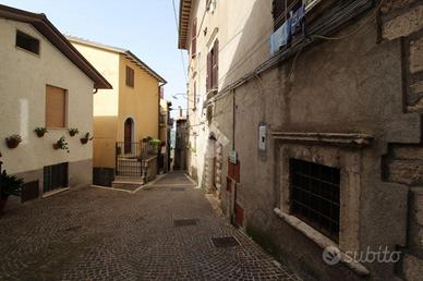 2 LOCALI A SCANDRIGLIA