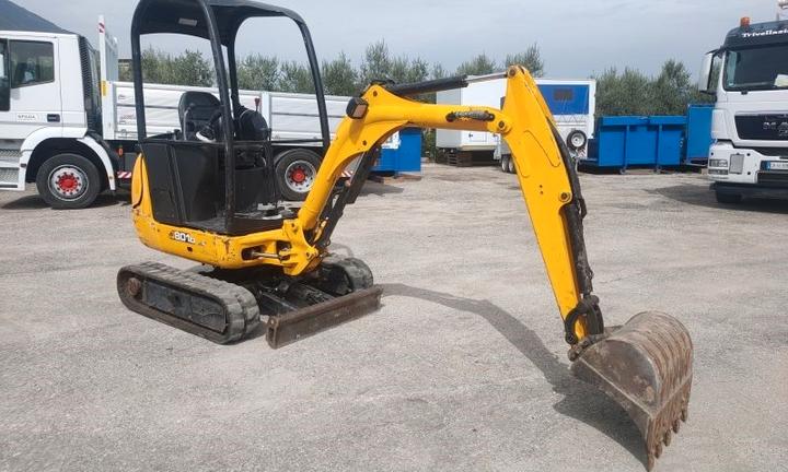 Miniescavatore usato JCB 8018