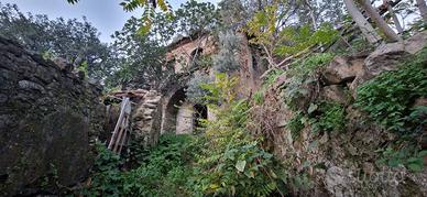 GOLE ALCANTARA rudere su lotto di terreno mq.3000