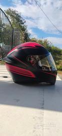 casco agv anno 2021 colore nero e fucsia