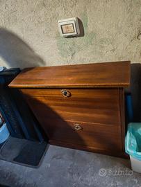 Scarpiera in legno 
82 altezza 
22 profondità
77 l