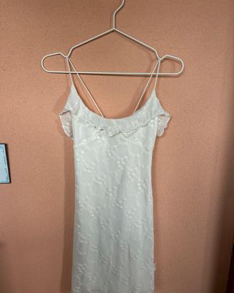 Vestito bianco fiori ricamati Bershka