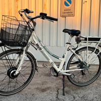 Bici elettrica nuova autonomia 65/70 km prezzotrat