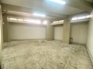 Ampio locale garage mq. 54 zona Barriera