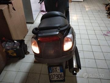 Scooter piaggio x9