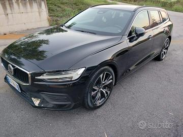 Volvo V60 Momentum Business Pro B4 AUT – Anno 2024