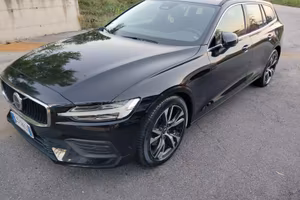 Volvo V60 Momentum Business Pro B4 AUT – Anno 2024