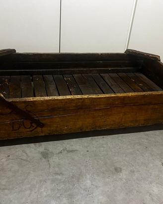 Cassetta per l’uva antica in legno