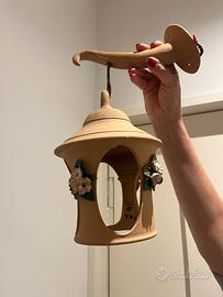 Lampada in terracotta con fiori fatti a mano