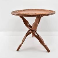 tavolino treppiede antiquariato gambe intrecciate