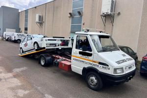 Carroattrezzi iveco daily 2.500 cilindrata diesel