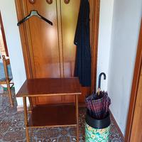 Tavolino porta oggetti più vaso porta ombrelli