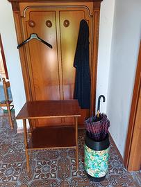 Tavolino porta oggetti più vaso porta ombrelli