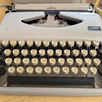 Macchina da scrivere Adler