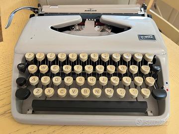 Macchina da scrivere Adler