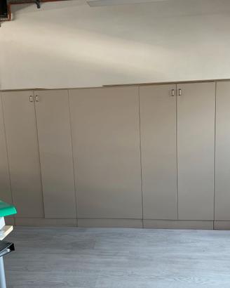 Armadio bifacciale 10 ante per ufficio beige