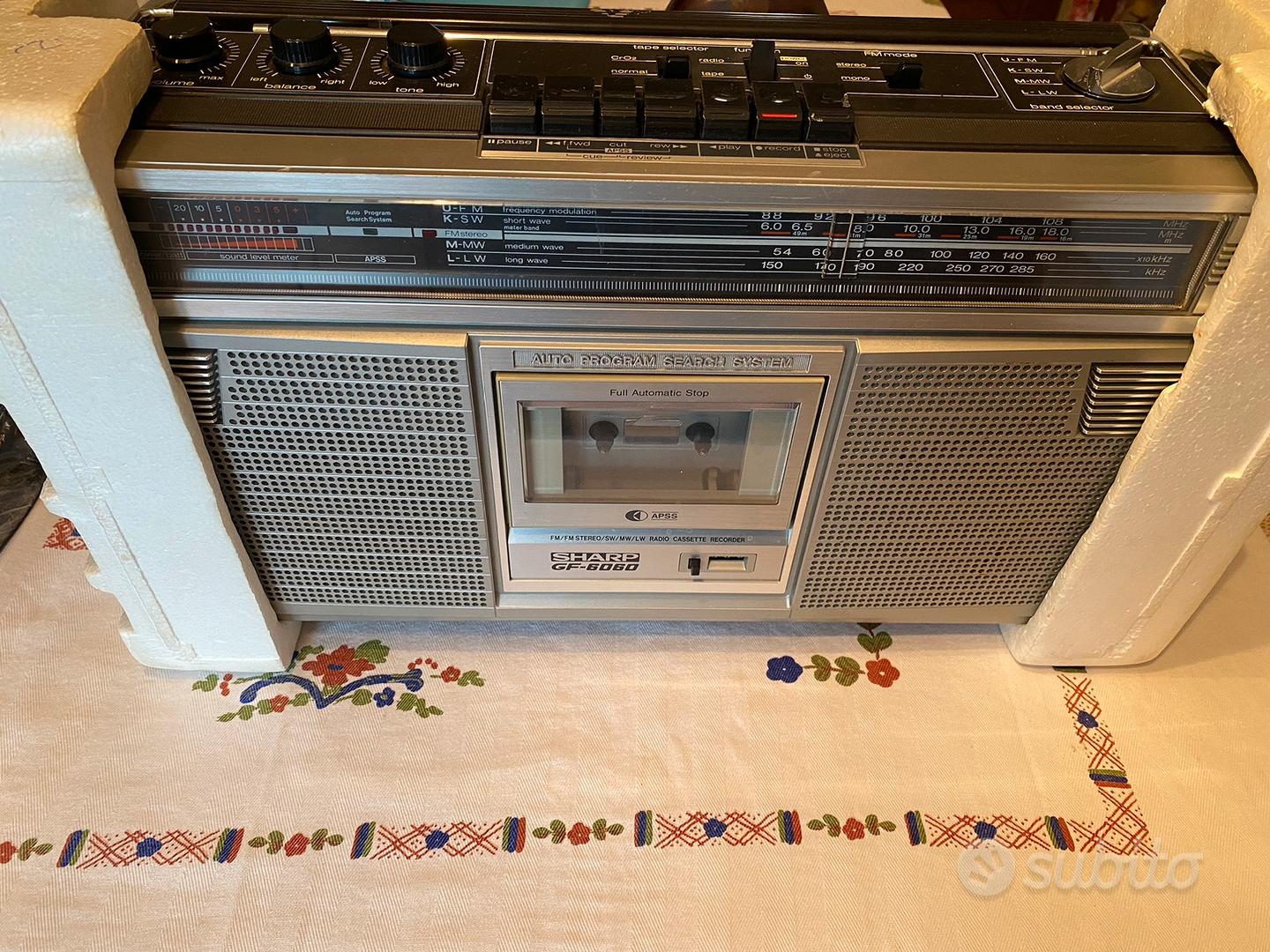 Boombox sharp GF6060 Radio Cassette Recorder Audio/Video In vendita a Modena