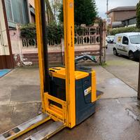 Carrello elevatore timonato jungheinrich
