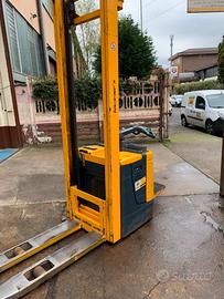 Carrello elevatore timonato jungheinrich