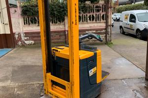Carrello elevatore timonato jungheinrich