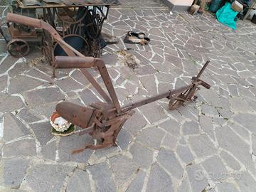 Aratro agricolo d'epoca vintage