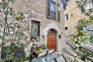 CASA SEMINDIPENDENTE A ASSISI