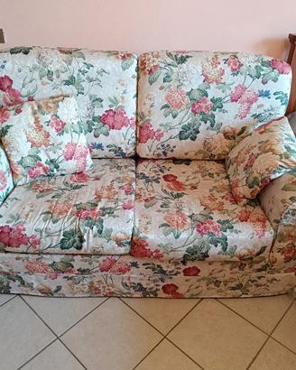 Divano letto shabby.