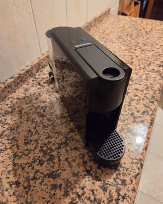 Macchina del caffè Nespresso Essenza Mini  