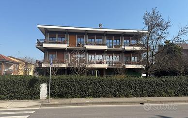 QUATTRO LOCALI IN PALAZZINA SIGNORILE CON BOX, VIA