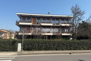 QUATTRO LOCALI IN PALAZZINA SIGNORILE CON BOX, VIA