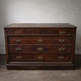 Mobili antichi:letti in ferro+cassettone e comodin