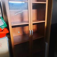 armadio  con ante vetro